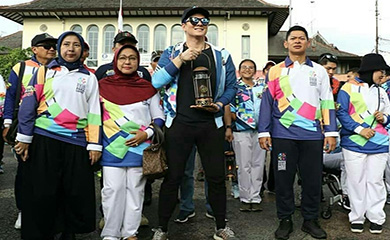 Bertrand Meriahkan Torch Relay Asian Para Games 2018