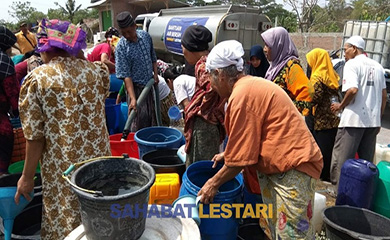 Kekeringan, Warga Desa Jali Serbu Air Bersih Sahabat Lestari