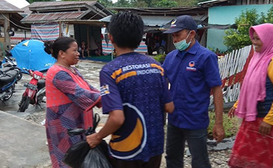 NasDem Antar Paket Bantuan Sampai ke Pengungsian Korban Gempa dan Tsunami