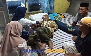 Sahabat Lestari Sambangi Warga Stroke