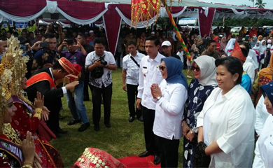 Lestari Moerdijat Hadiri Bakti Sosial Keluarga Besar H.M. Prasetyo di Bengkulu